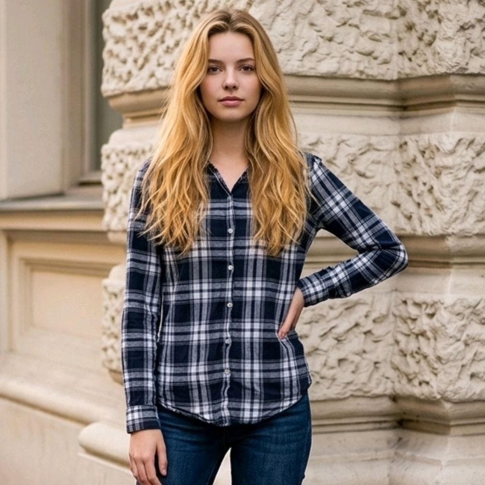 Old Navy Women's Blue & White Plaid Button Down Long Sleeve Cotton Shirt Small